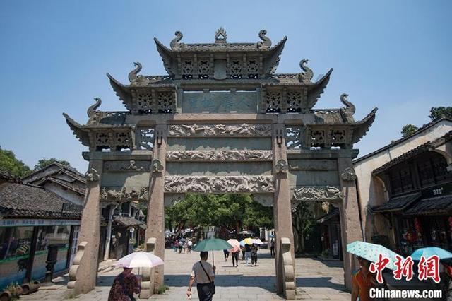 探索气势磅礴的oversize大衣能否在聚会上吸睛夺目?,解答你的困惑