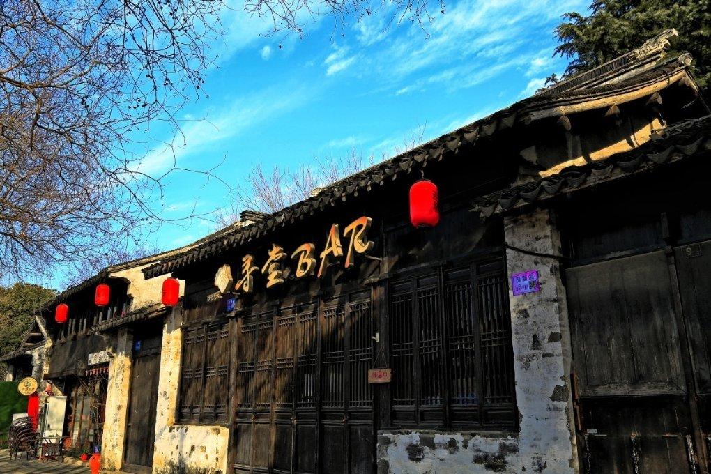 受冷空气影响 发布海浪蓝色警报 同时发布今冬第10期海冰蓝色警报 预计辽东湾浮冰范围70~80海里